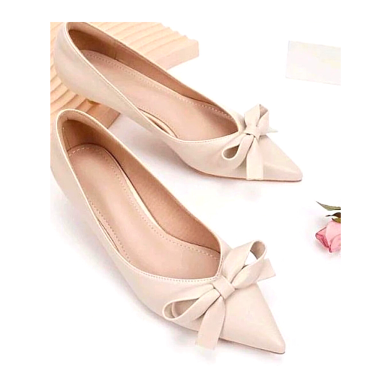 Stunning Cream Mitten Heeled Shoe With Bow Decor