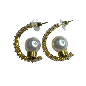 Image of Pearl And Crystal Earring